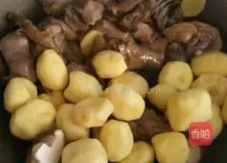 Stewed Chicken with Small Potatoes Illustration of how to do it 6