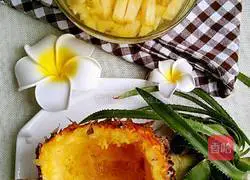 Thai Pineapple Fried Rice Illustration of how to do it 1