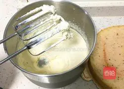 Illustration of how to make cream fruit cake 3