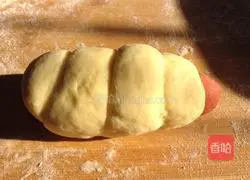 Illustration of how to make sausage bread 11