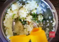 Illustration of how to make bacon potatoes 3