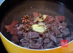 Korean flavor - illustration of how to make soy beef and chili 5