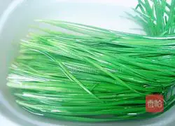 Illustration of how to make thousands of meat rolls with dipping sauce 1