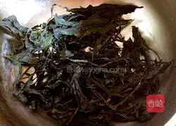 Illustration of how to make pork ribs stewed in Korean kimchi pot 5