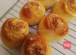 Illustration of how to make meat floss rolls 10