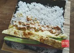 Illustration of how to make tuna kimbap 7