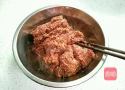 Illustration of how to make steamed pork with taro powder 8
