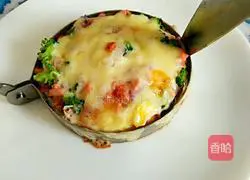 Illustration of how to make fried egg and ham pizza 12