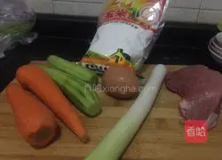 Illustration of how to make Tuanyuanyuan with shredded pork in Beijing sauce 1