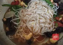 Illustration of how to make chicken rice noodles 9