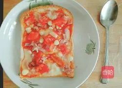 Illustration of how to make microwave version of toast pizza 4