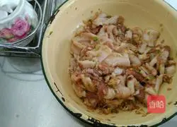 Illustration of how to make steamed pork with sweet potato flour 1