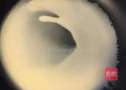 Illustration of how to make original strawberry layer cake 8