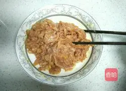 Illustration of how to stir-fry shredded pork with green pepper 5