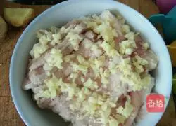 Illustration of home-style braised pork with pickles 5