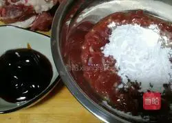 Illustration of how to make beef in oyster sauce 2