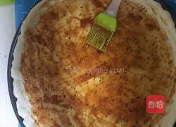 Illustration of how to make Italian thin-crust chicken pizza 4