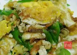 Illustration of how to make fried eggs with green pepper 4