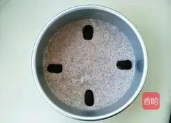Illustration of how to make black rice flour steamed cake 7