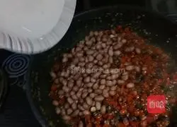 Illustration of making spicy beef sauce 6