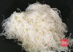 三Illustration of how to make fried rice noodles with silken eggs 9