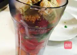 Spain Illustration of how to make cold vegetable soup 4