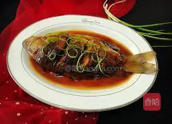 Illustration of how to cook crucian carp with green onions 17