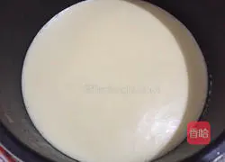 Illustration of how to steam cake in rice cooker 6