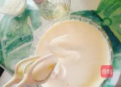 Hurry and grab that crispy whole egg Illustration of how to do it 2