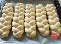 Illustration of how to make braided bread 13