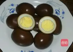 Illustration of how to make five-spice braised eggs 4