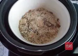 Illustration of how to make country steamed pork 8