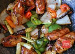 Illustration of how to make spicy chicken wings in dry pot 11