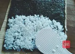 Illustration of how to make tuna kimbap 5