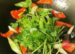 Illustration of how to make stir-fried beef jerky 7