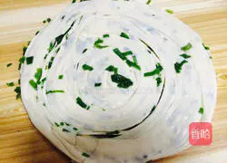 Illustration of how to make green onion and egg pancakes 10