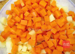 Brine the potatoes and carrots Illustration of making noodles 2