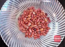 Illustration of how to make lotus root bone soup in earthen pot 7