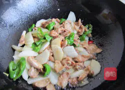 Illustration of how to stir-fry mutton with yam 11