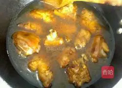 Recipe for braised pig trotters in red wine Illustration 4