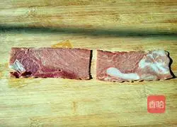 Illustration of how to make bacon enoki mushroom rolls 4