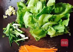 Illustration of how to make chicken fried rice noodles 5