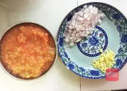 Illustration of making homemade pizza sauce 5