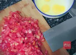 Illustration of how to make braised noodles with tomatoes and eggs 1