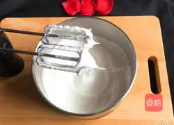 Illustration of how to make dragon fruit chiffon cake 6