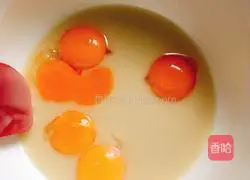 Illustration of how to make honey bean yogurt flavored custard-filled ancient cake 3