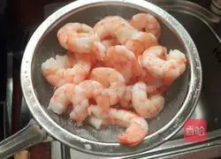 Illustration of how to make pan mini pizza 4