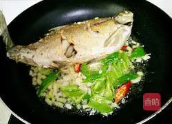 Illustration of braised Wuchang fish 6