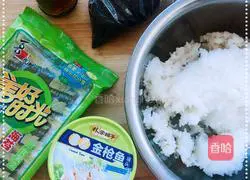 Illustration of how to make tuna rice balls 1