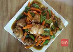 Illustration of how to make red and green braised chicken legs 8